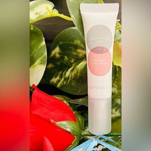 New Balance Me 100% Natural Wonder Eye Cream